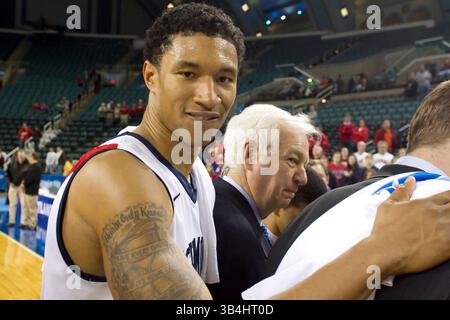 13 marzo 2011: L'attaccante dei Richmond Spiders Justin Harper (32) segue la partita dell'Atlantic 10 Tournament Championship tra i Dayton Flyers e i Richmond Spiders al Boardwalk Hall di Atlantic City, New Jersey. I Richmond Spiders vincono l'Atlantic 10 Tournament, 67-54 sui Dayton Flyers. (Immagine di credito: © Chris Szagola/Cal Sport Media/ZUMAPRESS.com) Foto Stock