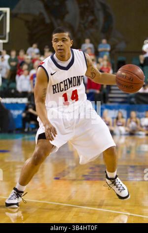 13 marzo 2011: La guardia dei Richmond Spiders Kevin Anderson (14) in azione con la palla durante la partita del campionato Atlantic 10 Tournament Championship tra i Dayton Flyers e i Richmond Spiders al Boardwalk Hall di Atlantic City, New Jersey. (Credit Image: © Chris Szagola/Cal Sport Media/ZUMAPRESS.com) Foto Stock