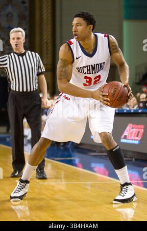 13 marzo 2011: L'attaccante dei Richmond Spiders Justin Harper (32) in azione con la palla durante la partita del campionato Atlantic 10 Tournament Championship tra i Dayton Flyers e i Richmond Spiders al Boardwalk Hall di Atlantic City, New Jersey. (Credit Image: © Chris Szagola/Cal Sport Media/ZUMAPRESS.com) Foto Stock
