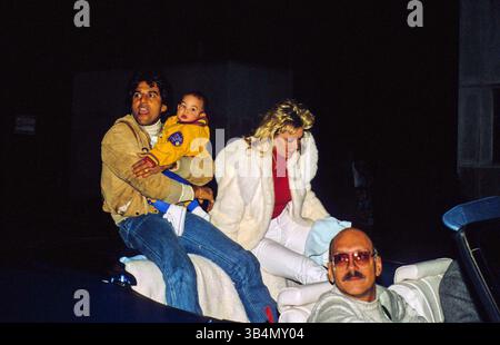 14 AGOSTO 2008 - ERIK ESTRADA CON LA MOGLIE GEGGY ROWE E SONANTHONY ERIC ESTRADA ALLA HOLLYWOOD CHRISTMAS PARADE 1986. TOM HAYES-MICHELSON-(immagine di credito: © Globe Photos/ZUMAPRESS.com) Foto Stock