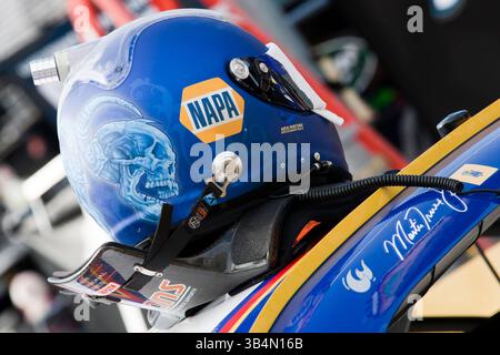 BRISTOL, TN - 19 marzo 2011: Le squadre della NASCAR Sprint Cup si mettono in pista per le prove di Jeff Byrd 500 al Bristol Motor Speedway di Bristol, TN.(Credit Image: © ASP/Cal Sport Media/ZUMAPRESS.com) Foto Stock