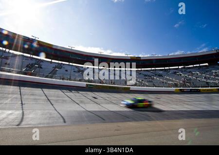 BRISTOL, TN - 19 marzo 2011: Le squadre della NASCAR Sprint Cup si mettono in pista per le prove di Jeff Byrd 500 al Bristol Motor Speedway di Bristol, TN.(Credit Image: © ASP/Cal Sport Media/ZUMAPRESS.com) Foto Stock
