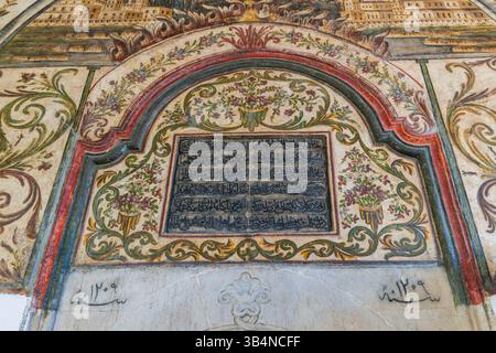 Tirana, Albania. 13 ottobre 2024. Murales sulla moschea di et'hem Bej a Tirana. Foto Stock