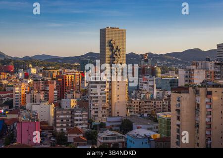 Tirana, Albania. 13 ottobre 2024. La torre Downtown One nella città di Tirana. Foto Stock