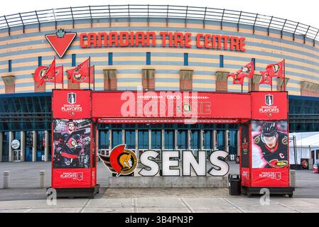 Kanata, Canada - 30 aprile 2025: Gli Ottawa Senators creano uno spettacolo di playoff per i loro fan Canadian Tire. La squadra della NHL è nei playoff per la prima volta in otto anni, rinnovando la Battle of Ontario contro i Toronto Maple Leafs. Foto Stock
