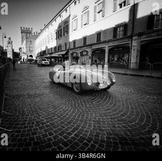 FERRARA , ITALIA - 15 giugno -2024 : CISITALIA 202 S MM SPIDER 1947 corse di auto d'epoca per le strade di Ferrara durante la mille miglia 2024 Foto Stock