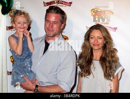 Eric Dane e Rebecca Gayheart con la loro figlia Bille Beatrice Dane al Disney Junior Live On Tour! Pirate & Princess Adventure si tiene al Dolby Theatre di Hollywood, California - 29 settembre 2013 Foto Stock