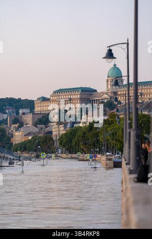 Budapest, Ungheria - 22 settembre 2024: Castello di Buda durante l'alluvione Foto Stock