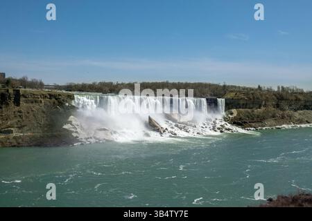 Le cascate americane viste dal lato canadese delle cascate del Niagara, Ontario Canada Foto Stock