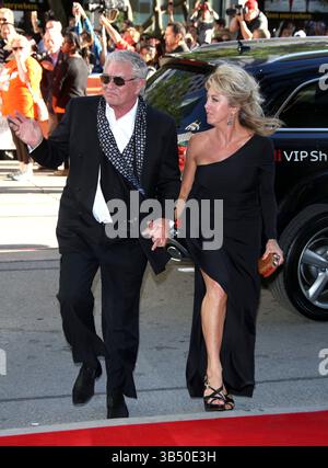 Tom Berenger e sua moglie Laura Moretti alla proiezione del 30° anniversario di "The Big Chill" durante il Toronto International Film Festival 2013 al Princess of Wales Theatre di Toronto, Canada - 5 settembre 2013 Foto Stock