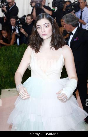 Il 2 maggio 2016, il cantante lorde partecipa a "Manus x Machina: Fashion in an Age of Technology" Costume Institute Gala al Metropolitan Museum of Art di New York Foto Stock