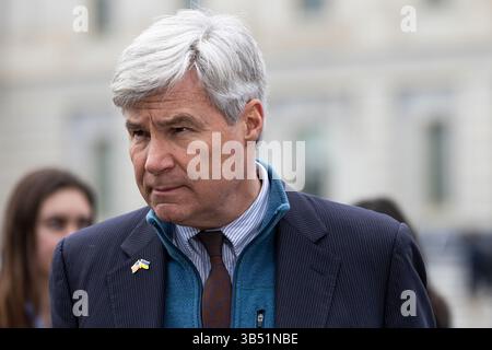 30 marzo 2022, Washington, District of Columbia, USA: Il senatore degli Stati Uniti Sheldon Whitehouse (democratico del Rhode Island), parla in una conferenza stampa che sollecita l'adozione di una tassa extra-petrolifera il 30 marzo 2022 a Washington D.C, Stati Uniti (Credit Image: © Aaron Schwartz/CNP via ZUMA Press Wire) Foto Stock