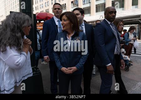 Manhattan, Stati Uniti. 10 aprile 2025. Il governatore di New York Kathy Hochul annuncia nuovi miglioramenti della capitale e piani di pubblica sicurezza per il sistema della metropolitana MTA di New York City nel Grand Central Terminal, Midtown, New York giovedì 1 maggio 2025. (Foto di Cristina Matuozzi/Sipa USA) credito: SIPA USA/Alamy Live News Foto Stock