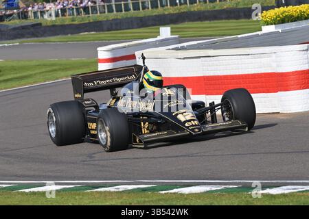 Bruno Senna, Lotus-Renault 97T, guidato da Ayrton Senna alla sua prima vittoria in F1 che si è svolta al Gran Premio di Portogallo il 21 aprile 1985, in una posizione molto rara Foto Stock