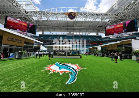 Miami, Stati Uniti. 1° maggio 2025. Atmosfera da paddock. 01.05.2025. Formula 1 World Championship, Rd 6, Miami Grand Prix, Miami, Florida, USA, giorno della preparazione. Crediti: James Moy/Alamy Live News Foto Stock