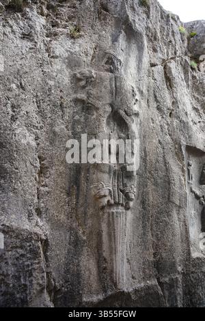 Rilievo del dio dell'oltretomba Nergal a Yazilikaya, antica città di Hattusa nella città di Corum, Turkiye Foto Stock