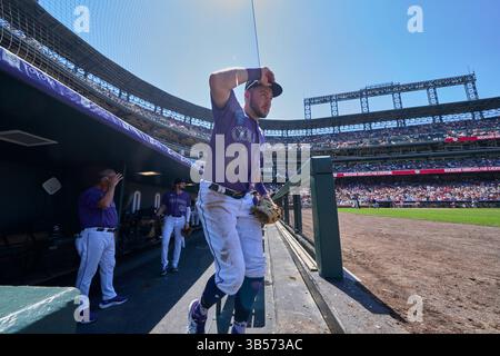 11 agosto 2022: Garrett Hampson (1) viene in campo durante la partita con i Saint Louis Cardinals e i Colorado Rockies tenutasi al Coors Field di Denver David Seelig/Cal Sport medi (immagine di credito: © David Seelig / Cal Sport Media/CSM via ZUMA Press Wire) Foto Stock