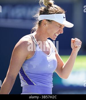 12 agosto 2022, Toronto, Ontario, Canada: SIMONA HALEP festeggia durante la sua partita contro il Coco Gauff. Halep ha continuato a vincere la partita e domani arriverà alle semifinali a Toronto. Halep ha vinto 6-4, 7-6. (Immagine di credito: © Arlyn McAdorey/ZUMA Press Wire) Foto Stock