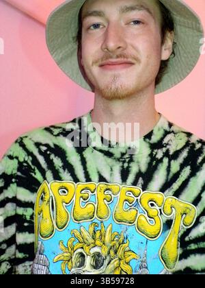 22 giugno 2022, New York, NY, Stati Uniti: New York, 22 giugno 2022. L'arte digitale dei token non fungibili come Bored Ape Yacht Club, Doodles e Azuki; le criptovalute; così come il mercato azionario hanno subito perdite a due cifre quest'anno. (Immagine di credito: © John Marshall Mantel/ZUMA Press Wire) Foto Stock