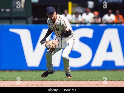 17 luglio 2022 San Francisco CA, U.S.A. San Francisco terza base Wilmer Flores (41) gioca in campo durante la partita della MLB NL tra i Milwaukee Brewers e i San Francisco Giants all'Oracle Park San Francisco California. Thurman James / CSM (immagine di credito: © Thurman James/CSM via ZUMA Press Wire) Foto Stock