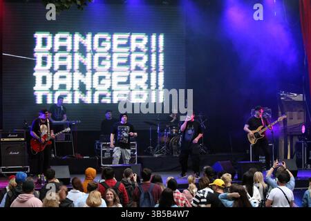 18 giugno 2021, Odessa, Ucraina: La performance della band è stata vista sul palco del Summer Theater ''Gorsad''. TNMK o Tanok na Maidani Kongo letteralmente ''Dance at the Congo Square'' - è il gruppo hip-hop ucraino di maggior successo. (Immagine di credito: © Viacheslav Onyshchenko/SOPA Images via ZUMA Press Wire) Foto Stock