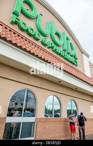 Riviera Beach Florida, supermercato Publix Grocery Store, ingresso esterno, cartello Food & Pharmacy, logo verde del marchio, finestre ad arco, mattoni e stucchi Foto Stock