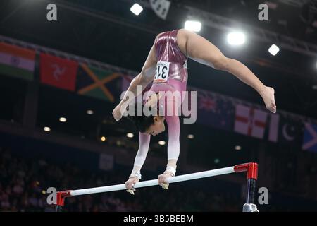 30 luglio 2022, Birminmgham, West Midlands, Inghilterra: NAVEEN DARIES of South Africa gareggia nei bar irregolari durante la finale a squadre femminile di ginnastica artistica e le qualifiche individuali durante i Giochi del Commonwealth di Birmingham 2022 all'Arena Birmingham, Inghilterra (immagine di credito: © Mickael Chavet/ZUMA Press Wire) Foto Stock