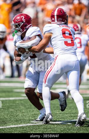 10 settembre 2022. Jase McClellan n. 2 dell'Alabama Crimson Tide in azione contro i Texas Longhorns al DKR-Memorial Stadium. Alabama sconfigge Texas all'ultimo secondo 20-19. (Immagine di credito: © Robert Backman/CSM tramite ZUMA Press Wire) Foto Stock