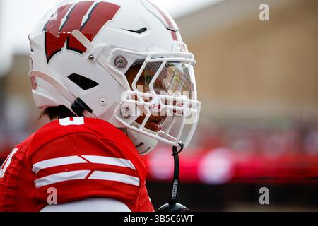 10 settembre 2022: Il running back dei Wisconsin Badgers Braelon Allen (0) durante la partita di football NCAA tra i Washington State Cougars e i Wisconsin Badgers al Camp Randall Stadium di Madison, WISCONSIN. Darren Lee/CSM (immagine di credito: © Darren Lee/CSM via ZUMA Press Wire) Foto Stock
