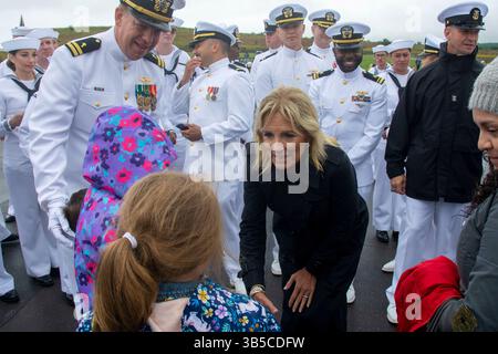 11 settembre 2022, Shankville, DC, Stati Uniti d'America: La First Lady statunitense Jill Biden saluta i membri della famiglia USS Somerset durante la cerimonia di commemorazione che ha segnato gli attacchi terroristici del 911 al Flight 93 National Memorial, 11 settembre 2022 a Shankville, Pennsylvania. La nazione ha segnato il ventunesimo anniversario degli attacchi terroristici di al-Qaeda che hanno ucciso quasi 3.000 persone. (Immagine di credito: © MC1 Benjamin Dobbs/U.S. Navy/Planet Pix tramite filo ZUMA Press) Foto Stock