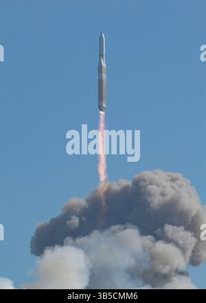 24 settembre 2022, Vandenberg, CA, Stati Uniti d'America: La missione NROL-91 del National Reconnaissance Office a bordo di un razzo Delta IV Heavy della United Launch Alliance mentre si solleva dal Vandenberg Space Launch Complex-6, 24 settembre 2022 a Vandenberg, California. (Immagine di credito: © A1c Kadielle Shaw/US Space/Planet Pix via ZUMA Press Wire) Foto Stock