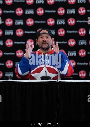 22 aprile 2022, Calgary, Alberta, Canada: Kevin Smith si unisce a Jason Mews sul palco della riunione di â€œJay & Silent Bobâ€ al Calgary Comic and Entertainment Expo (Credit Image: © Baden Roth/ZUMA Press Wire) Foto Stock