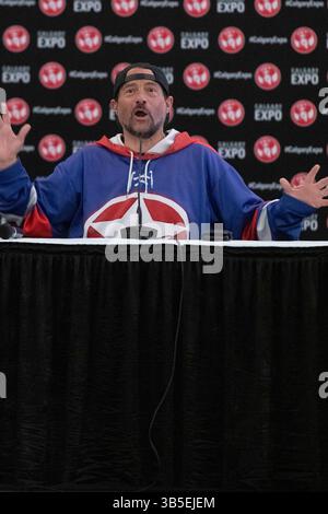 22 aprile 2022, Calgary, Alberta, Canada: Kevin Smith si unisce a Jason Mews sul palco della riunione di â€œJay & Silent Bobâ€ al Calgary Comic and Entertainment Expo (Credit Image: © Baden Roth/ZUMA Press Wire) Foto Stock