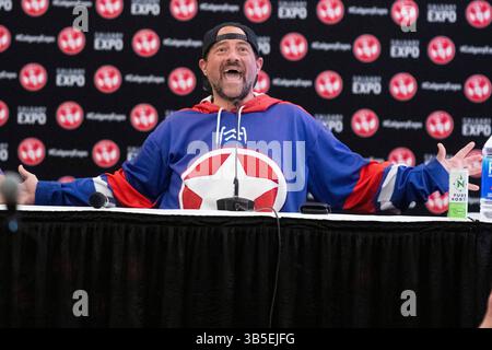 22 aprile 2022, Calgary, Alberta, Canada: Kevin Smith si unisce a Jason Mews sul palco della riunione di â€œJay & Silent Bobâ€ al Calgary Comic and Entertainment Expo (Credit Image: © Baden Roth/ZUMA Press Wire) Foto Stock
