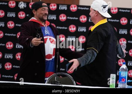 22 aprile 2022, Calgary, Alberta, Canada: Kevin Smith si unisce a Jason Mews sul palco della riunione di â€œJay & Silent Bobâ€ al Calgary Comic and Entertainment Expo (Credit Image: © Baden Roth/ZUMA Press Wire) Foto Stock