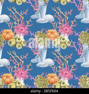 Motivo acquerello senza cuciture con coralli, spugne, ricci di mare e vita marina su sfondo blu. Perfetto per tessuti, carta da imballaggio e decorazioni estive Foto Stock