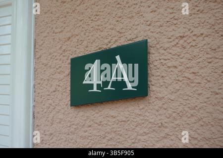 Beverly Hills, California, USA 1 maggio 2025 Actor Humphrey Bogart Bungalow #4 al Beverly Hills Hotel dove Howard Hughes, Marilyn Monroe, Charlie Chaplin, Frank Sinatra, Marlene Dietrich, Greta Garbo, Humphrey Bogart, WC Fields, Aristotele Onassis, Lauren Bacall visse e Elizabeth Taylor e Richard Burton fecero luna di miele, il 1 maggio 2025 a Beverly Hills, California, USA. Foto di Barry King/Alamy Stock Photo Foto Stock