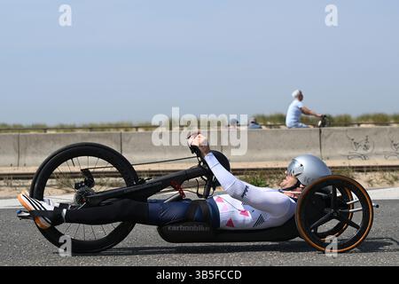Ostenda, Belgio. 1° maggio 2025. Nella foto in azione durante le prove a tempo alla UCI Para-Cycling Road World Cup, giovedì 01 maggio 2025, a Ostenda. La UCI Para-Cycling Road World Cup si svolge dal 1° al 4 maggio a Ostenda e Brugge. BELGA PHOTO LUC CLAESSEN credito: Belga News Agency/Alamy Live News Foto Stock