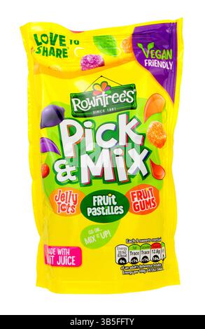 Rowntree sceglie e mescola dolci in gelatina al gusto di frutta in una busta da 150 g. Foto Stock