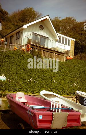 Hotel fronte mare e barche, Wheeler's Bay, Ventnor, Isola di Wight, Regno Unito Foto Stock
