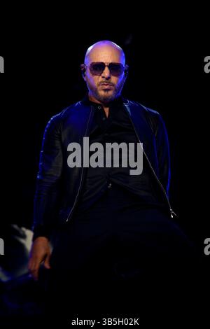 13 agosto 2022, Toronto, Ontario, Canada: Il rapper e cantante americano Armando Christian PÃ©rez, conosciuto professionalmente con il suo nome d'arte Pitbull, si esibisce in uno spettacolo tutto esaurito al Budweiser Stage di Toronto. (Immagine di credito: © Angel Marchini/SOPA Images via ZUMA Press Wire) Foto Stock