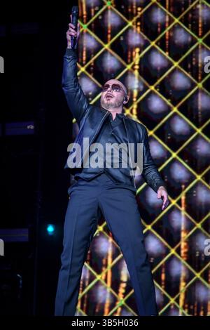13 agosto 2022, Toronto, Ontario, Canada: Il rapper e cantante americano Armando Christian PÃ©rez, conosciuto professionalmente con il suo nome d'arte Pitbull, si esibisce in uno spettacolo tutto esaurito al Budweiser Stage di Toronto. (Immagine di credito: © Angel Marchini/SOPA Images via ZUMA Press Wire) Foto Stock