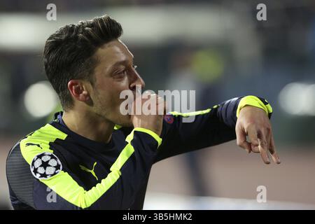 Sofia, Bulgaria - 1 novembre 2016: Mesut Ozil dell'Arsenal festeggia dopo aver segnato un gol durante la partita di calcio di UEFA Champions League tra Ludogoret Foto Stock