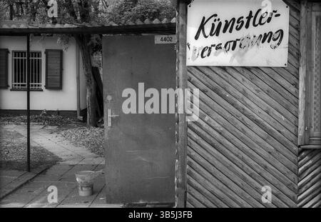 Germania, Berlino, 25 aprile 1992, Kuenstlerversorgung, teatro all'aperto a Volkspark Friedrichshain, Europa Foto Stock