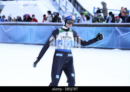 Andreas Wellinger (SC Ruhpolding) alla qualificazione per la gara inaugurale di salto con gli sci del 73° Torneo Four Hills di Oberstdorf, Oberstdorf, Foto Stock