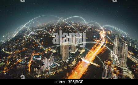 Vista aerea panoramica nel mezzo dello skyline cittadino di Kuala Lumpur. Scena notturna prima dell'alba, Malesia, Asia Foto Stock