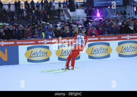 Gregor Deschwanden (Svizzera/sui) alla qualifica per il salto con gli sci di Capodanno del 73° Torneo Four Hills di Garmisch-Partenkirchen Foto Stock