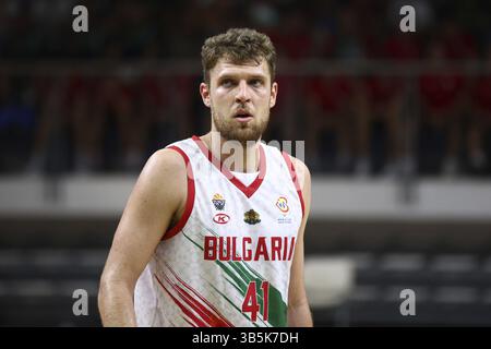 Samokov, Bulgaria - 1 luglio 2022: Aleksandar Vezenkov dalla Bulgaria viene visto in azione durante le qualificazioni europee 2023 della Coppa del mondo di pallacanestro FIBA Foto Stock