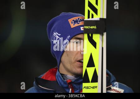 Stefan Kraft (Austria / AUT) alla qualificazione per l'evento inaugurale di salto con gli sci del 73° Torneo Four Hills di Oberstdorf, Oberstdorf, Germa Foto Stock