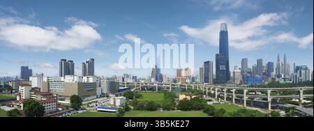 Vista aerea del moderno paesaggio panoramico della città di Kuala Lumpur durante il giorno Foto Stock